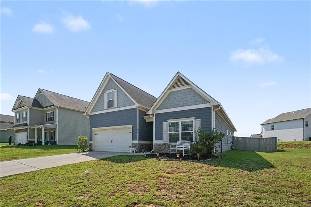 4 bedroom, 3 bathroom, 2,026 sq ft single family residence for sale at 207 Malbone Street, Cartersville, GA 30120 — photo 4