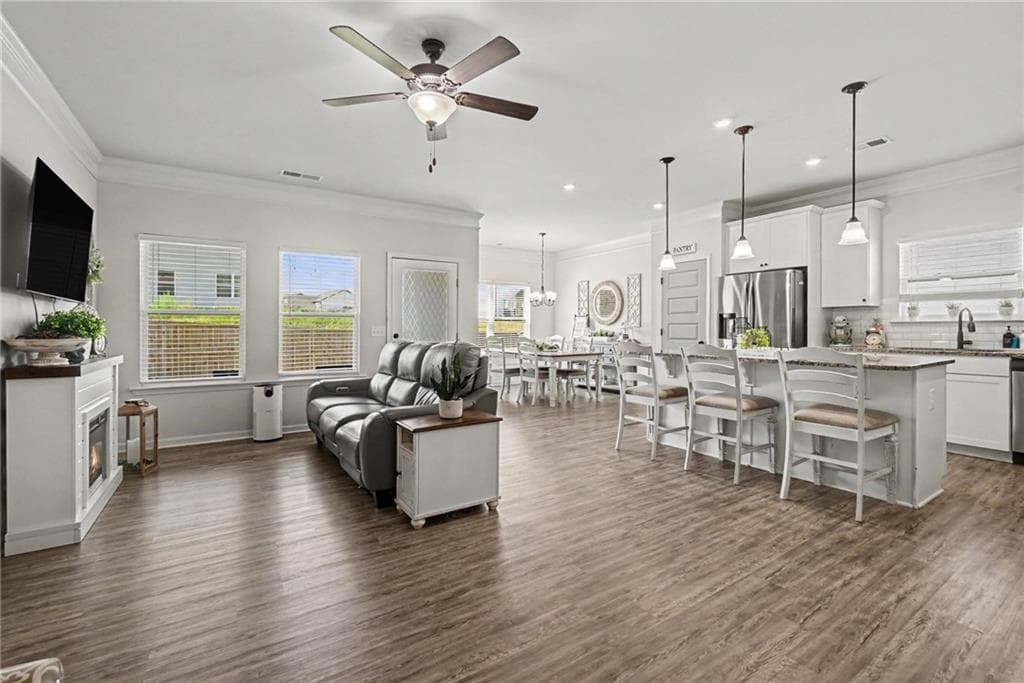 4 bedroom, 3 bathroom, 2,026 sq ft single family residence for sale at 207 Malbone Street, Cartersville, GA 30120 — photo 7