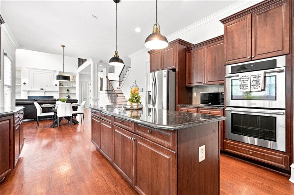 5 bedroom, 6 bathroom, 3,888 sq ft single family residence under contract at 1904 Grandiose Court, Conyers, GA 30012 — photo 9
