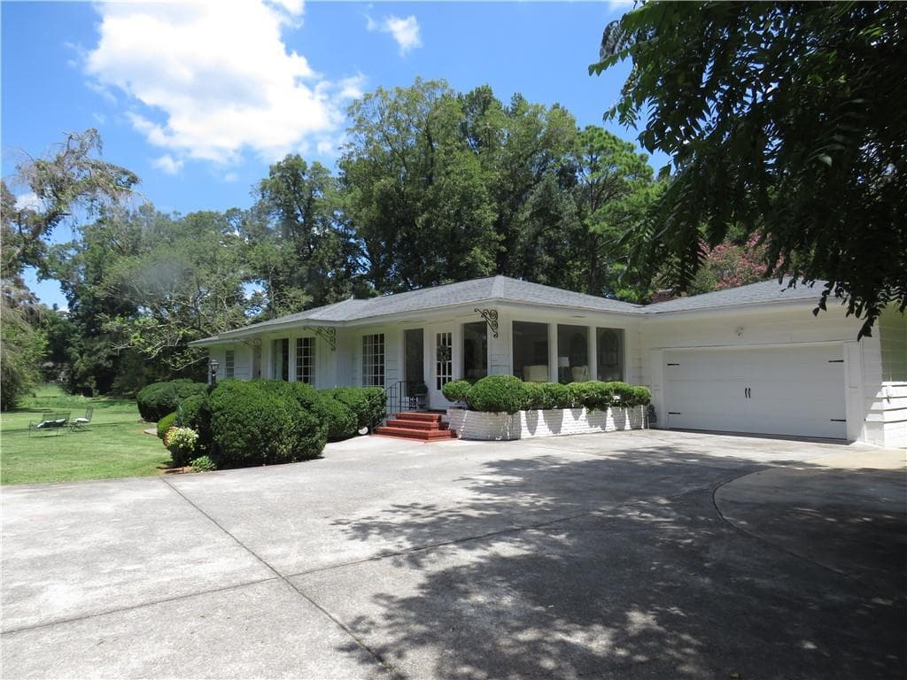 3 bedroom, 3 bathroom, 2,793 sq ft single family residence for sale at 440 N Cave Spring Street, Cedartown, GA 30125 — photo 2