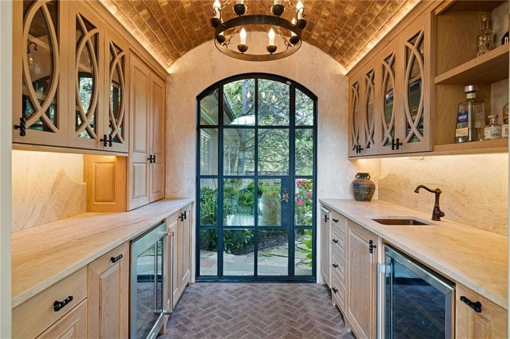 7 bedroom, 9 bathroom, 8,317 sq ft single family residence for sale at 4338 Harris Trail, Atlanta, GA 30327 — photo 5