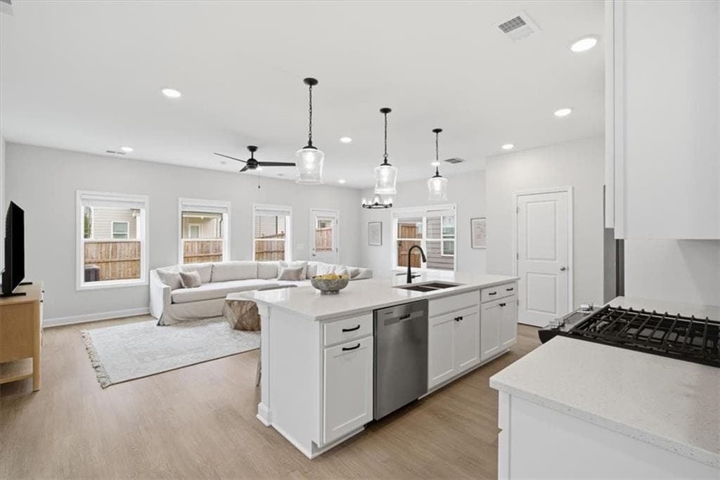 3 bedroom, 3 bathroom, 1,805 sq ft single family residence for sale at 112 Winsome Way, Woodstock, GA 30188 — photo 7