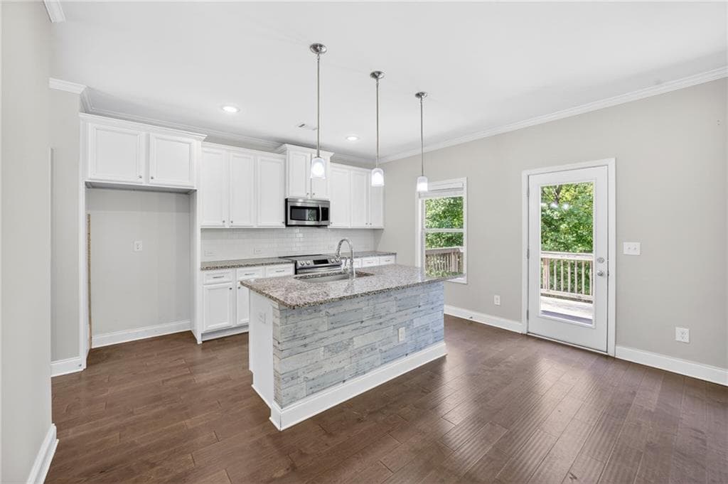 4 bedroom, 3 bathroom, 2,236 sq ft single family residence for sale at 4972 Cottonwood Trail, Gainesville, GA 30504 — photo 4