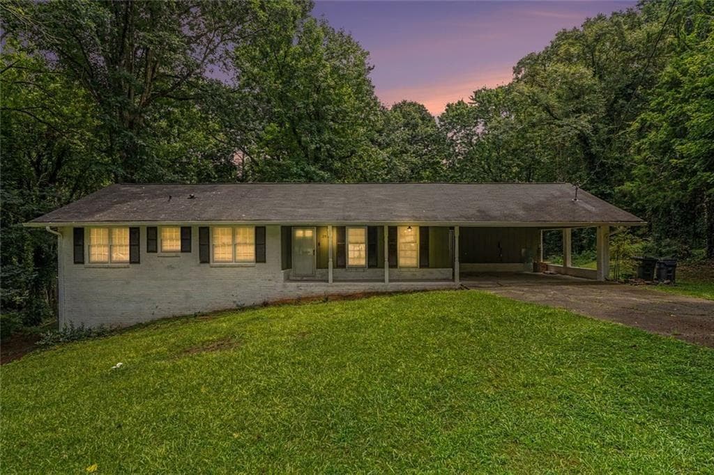 3 bedroom, 2 bathroom, 2,353 sq ft single family residence for sale at 2826 Manor Court, Snellville, GA 30078 — photo 3