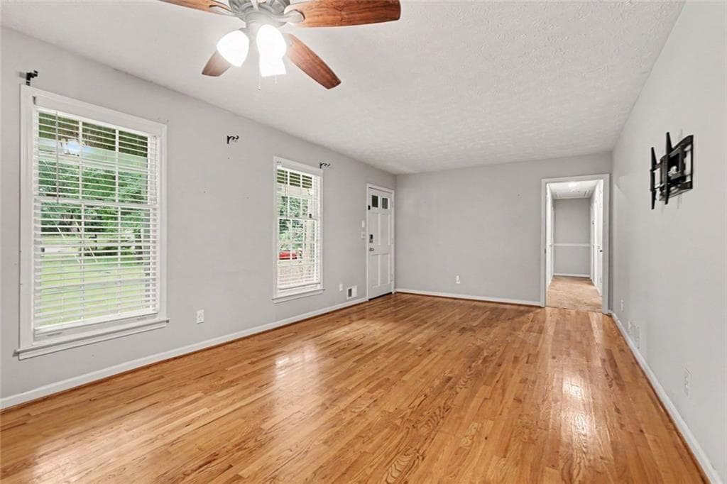 3 bedroom, 2 bathroom, 2,353 sq ft single family residence for sale at 2826 Manor Court, Snellville, GA 30078 — photo 4