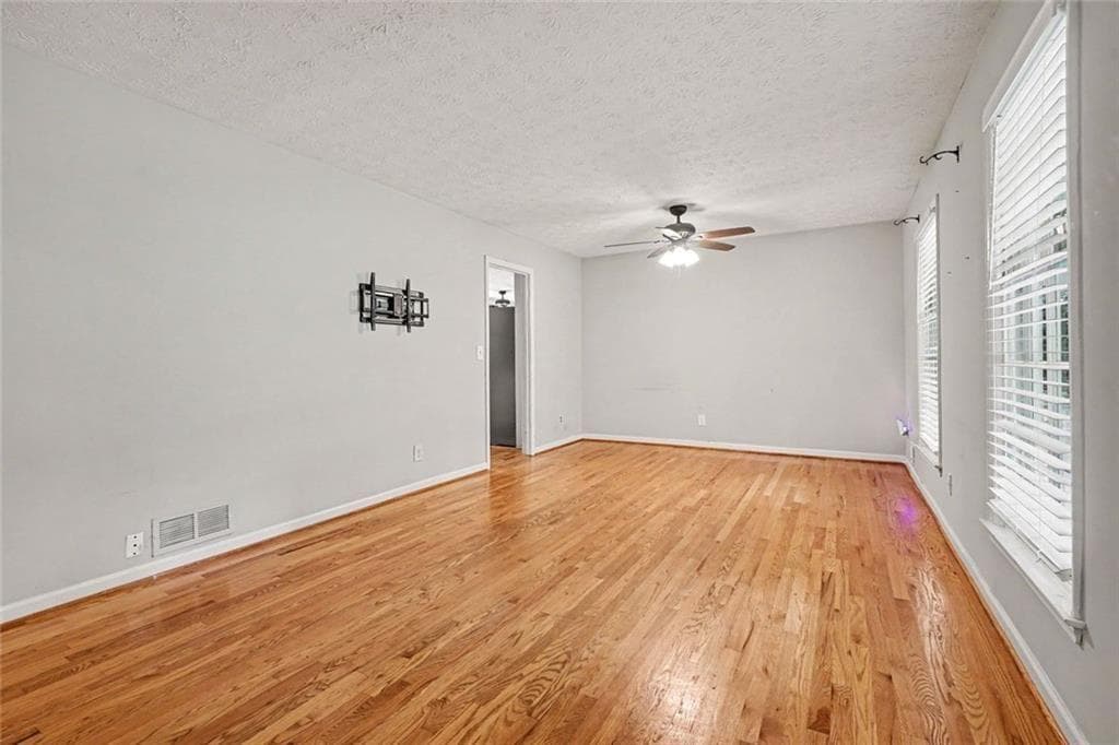 3 bedroom, 2 bathroom, 2,353 sq ft single family residence for sale at 2826 Manor Court, Snellville, GA 30078 — photo 5