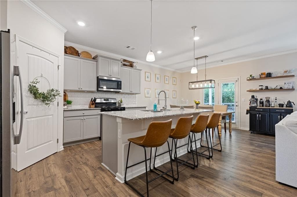 5 bedroom, 3 bathroom, 2,496 sq ft single family residence under contract at 5911 Screech Owl Drive, Flowery Branch, GA 30542 — photo 3