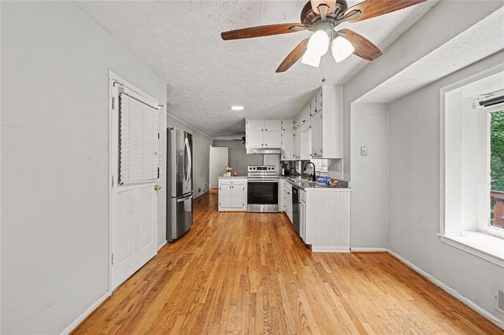 3 bedroom, 2 bathroom, 2,353 sq ft single family residence for sale at 2826 Manor Court, Snellville, GA 30078 — photo 7