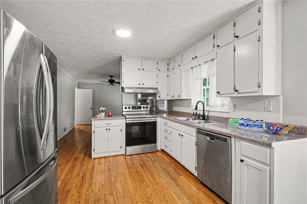 3 bedroom, 2 bathroom, 2,353 sq ft single family residence for sale at 2826 Manor Court, Snellville, GA 30078 — photo 8