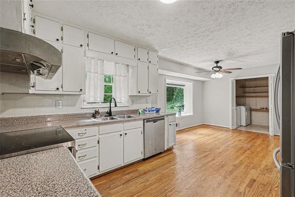 3 bedroom, 2 bathroom, 2,353 sq ft single family residence for sale at 2826 Manor Court, Snellville, GA 30078 — photo 9