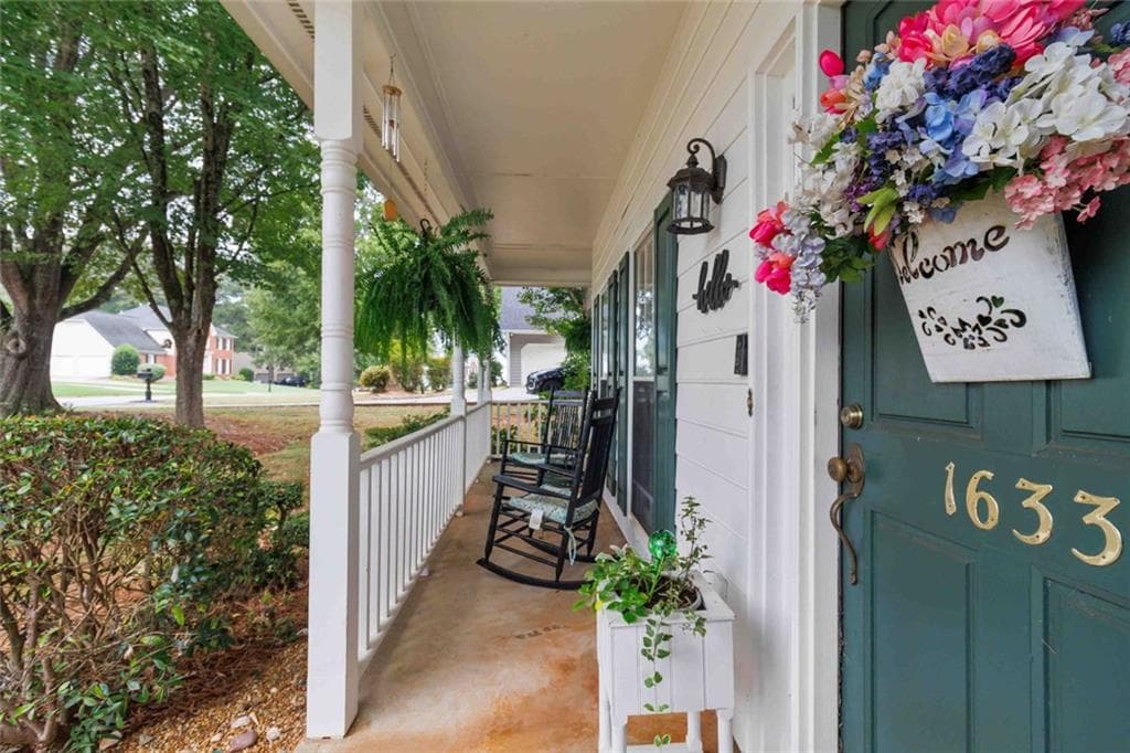 4 bedroom, 3 bathroom, 2,359 sq ft single family residence for sale at 1633 Brentwood Crossing, Conyers, GA 30013 — photo 4
