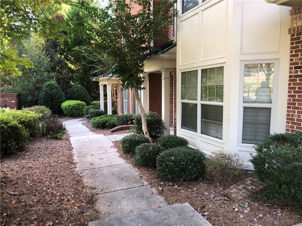 3 bedroom, 4 bathroom, 2,481 sq ft townhouse for rent at 10240 Billings Pointe, Alpharetta, GA 30022 for $2,950 a month — photo 7