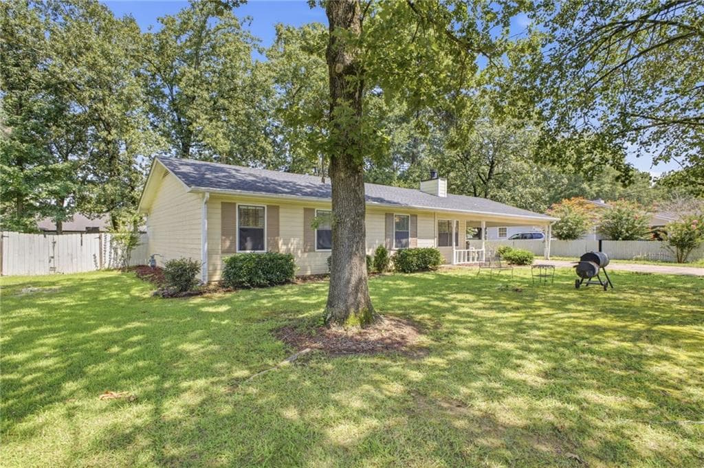 3 bedroom, 2 bathroom, 1,470 sq ft single family residence for sale at 110 Gray Rock Drive, Rome, GA 30165 — photo 2