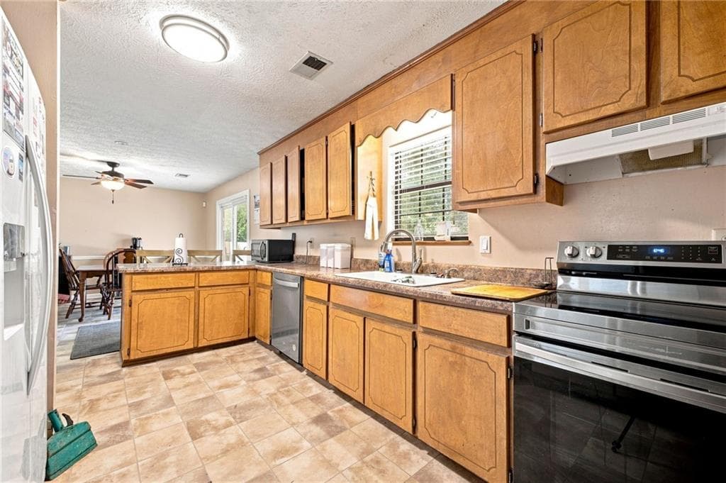 3 bedroom, 2 bathroom, 1,470 sq ft single family residence for sale at 110 Gray Rock Drive, Rome, GA 30165 — photo 7