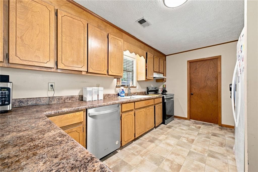 3 bedroom, 2 bathroom, 1,470 sq ft single family residence for sale at 110 Gray Rock Drive, Rome, GA 30165 — photo 8