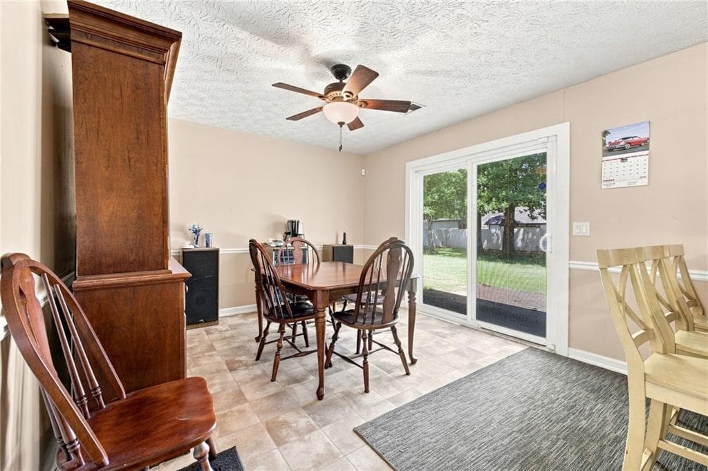 3 bedroom, 2 bathroom, 1,470 sq ft single family residence for sale at 110 Gray Rock Drive, Rome, GA 30165 — photo 9