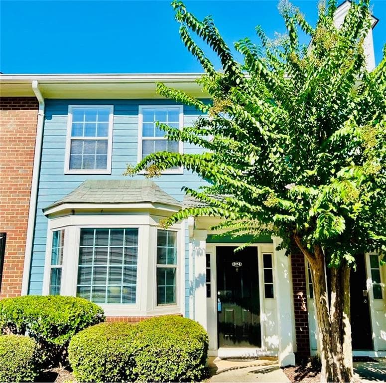 2 bedroom, 3 bathroom, 1,368 sq ft townhouse for sale at 374 Pine Hill Place, Norcross, GA 30093 — photo 2