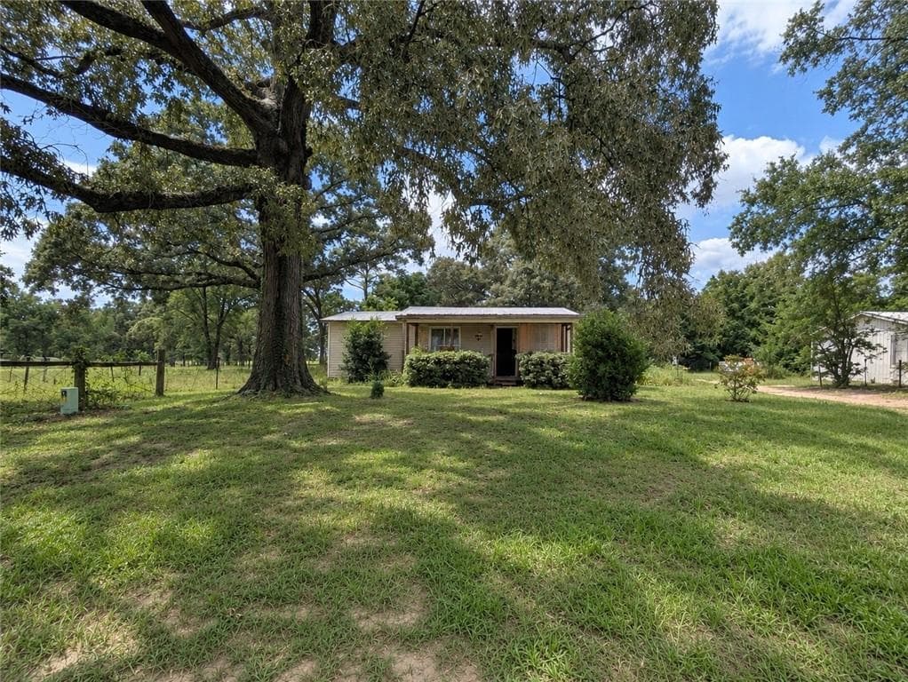 5 bedroom, 3 bathroom, 1,936 sq ft single family residence for sale at 144 Hales Landing Road, Bainbridge, GA 39817 — photo 1 of 24
