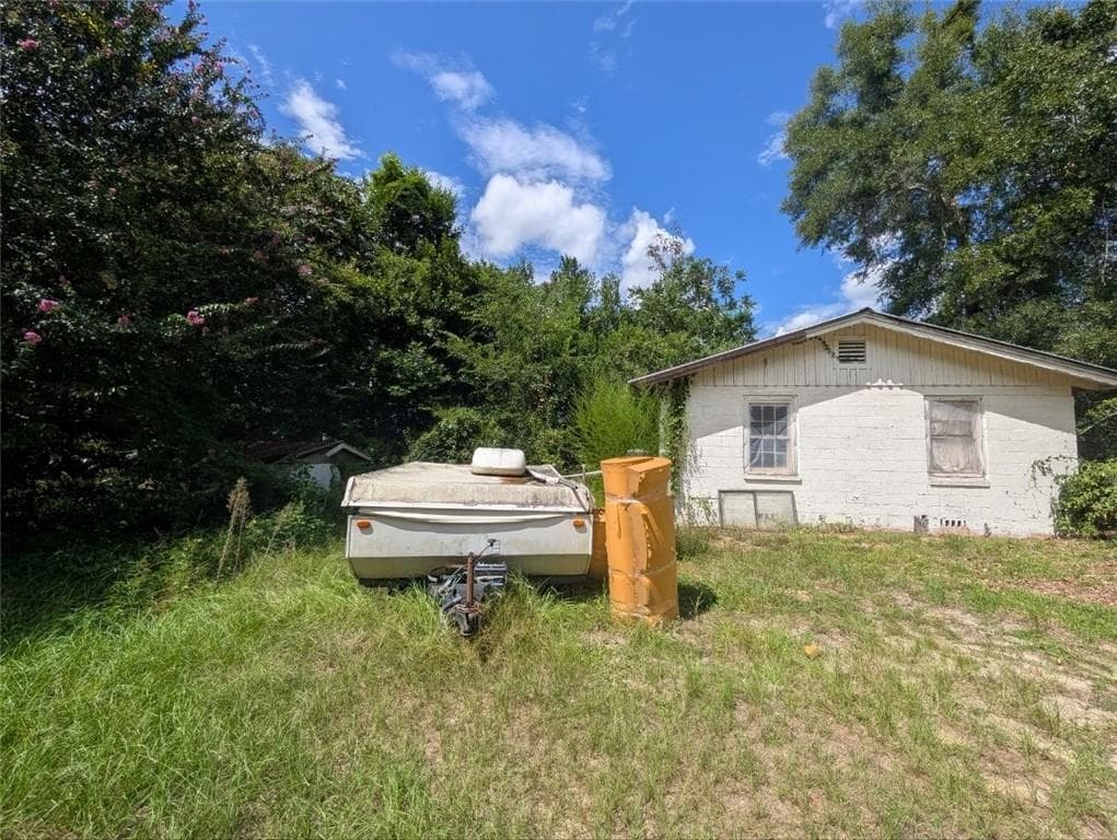 5 bedroom, 3 bathroom, 1,936 sq ft single family residence for sale at 144 Hales Landing Road, Bainbridge, GA 39817 — photo 3