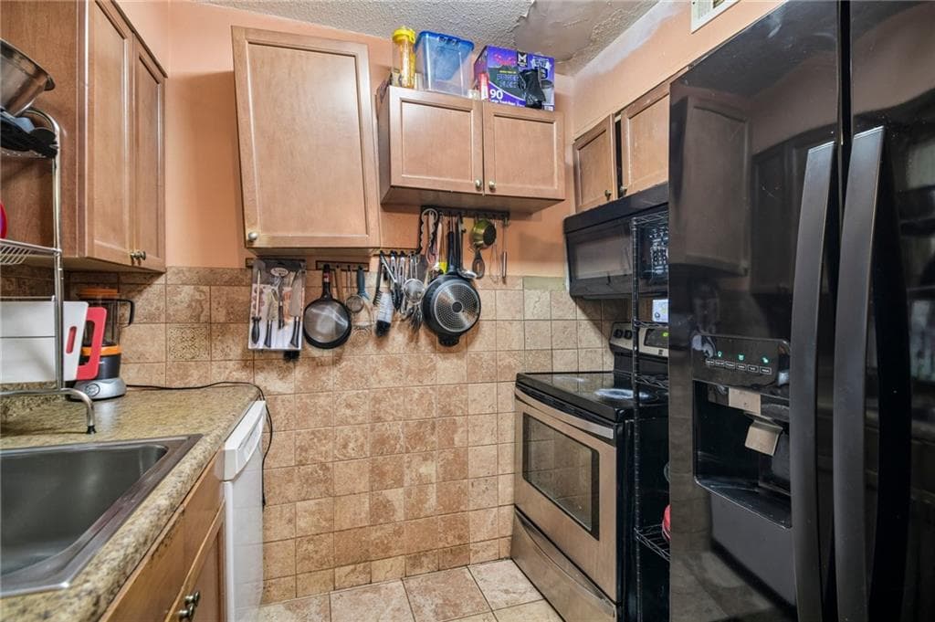 3 bedroom, 4 bathroom, 1,260 sq ft condominium for sale at 3615 Cobble Mill Lane, Clarkston, GA 30021 — photo 4