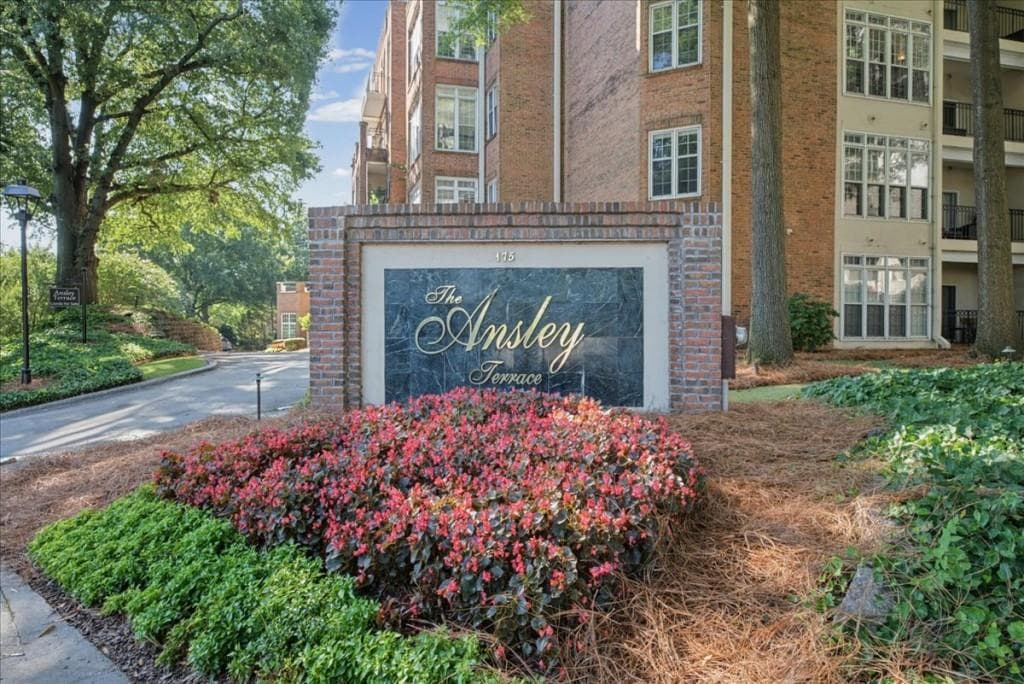 2 bedroom, 2 bathroom, 1,205 sq ft condominium for sale at 175 15th Street 208, Atlanta, GA 30309 — photo 3