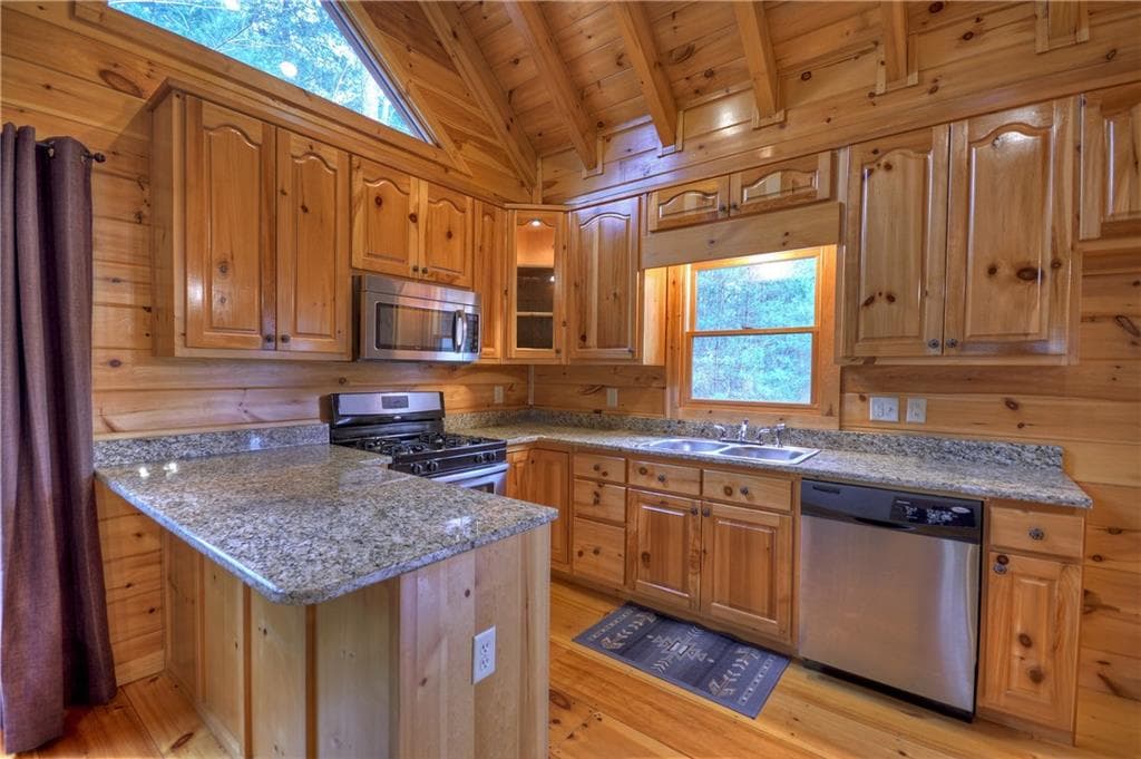 3 bedroom, 3 bathroom, 1,728 sq ft single family residence under contract at 112 Seneca Drive, Ellijay, GA 30540 — photo 9