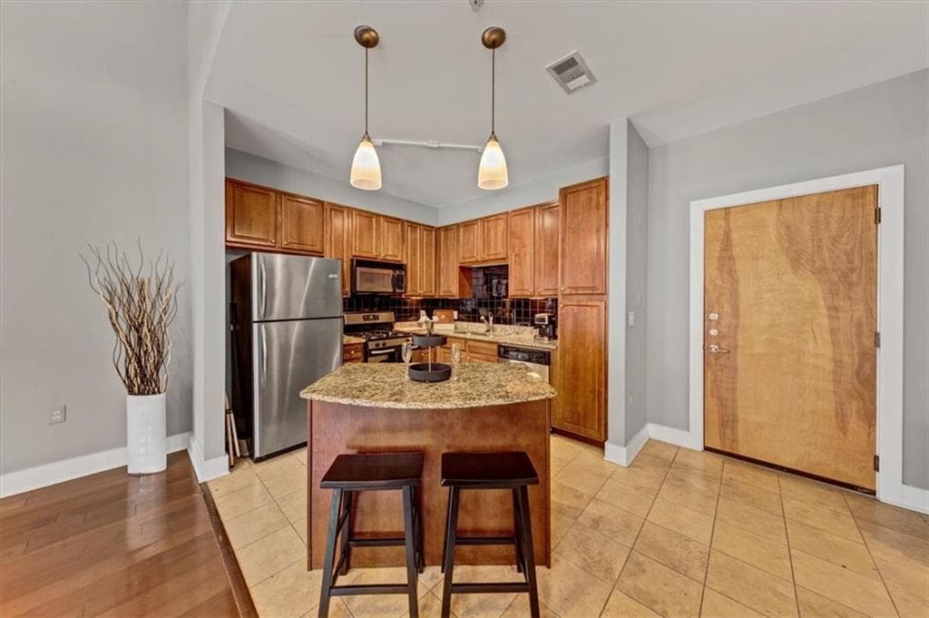 1 bedroom, 2 bathroom, 812 sq ft condominium for sale at 799 Hammond Drive 406, Sandy Springs, GA 30328 — photo 5