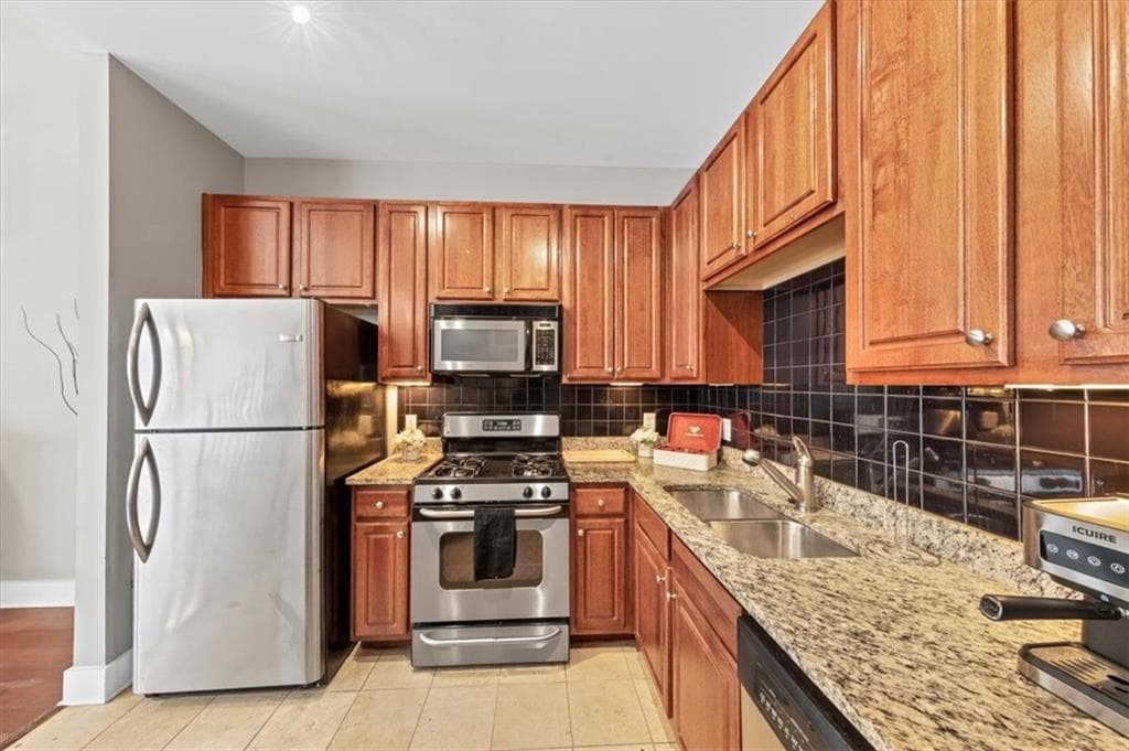 1 bedroom, 2 bathroom, 812 sq ft condominium for sale at 799 Hammond Drive 406, Sandy Springs, GA 30328 — photo 6