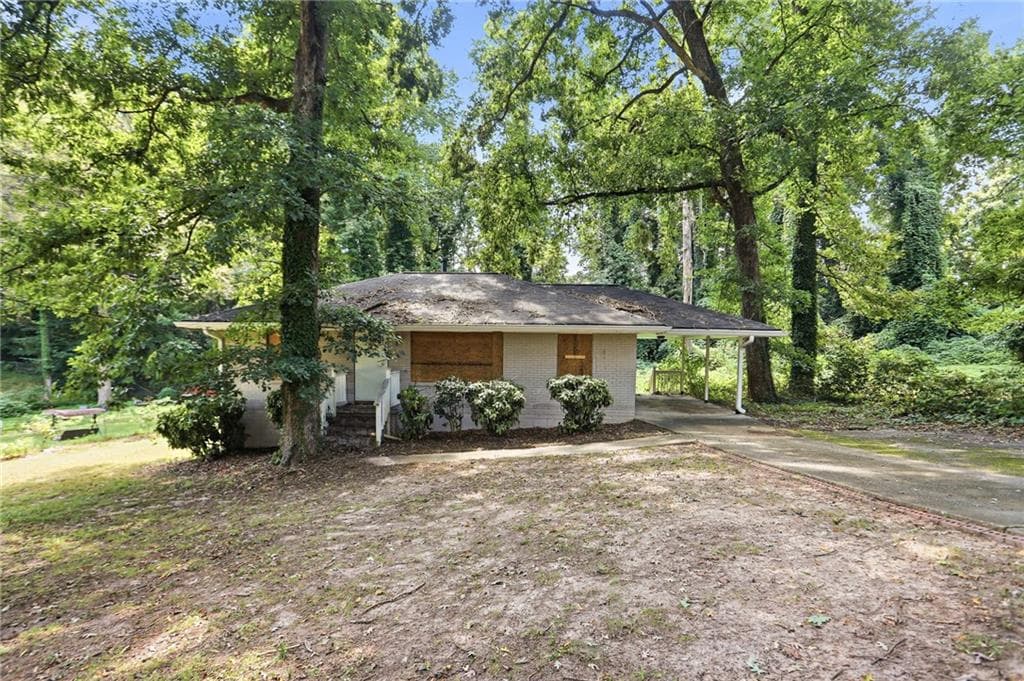 4 bedroom, 1 bathroom, 1,092 sq ft single family residence for sale at 4267 Lamar Street, Decatur, GA 30035