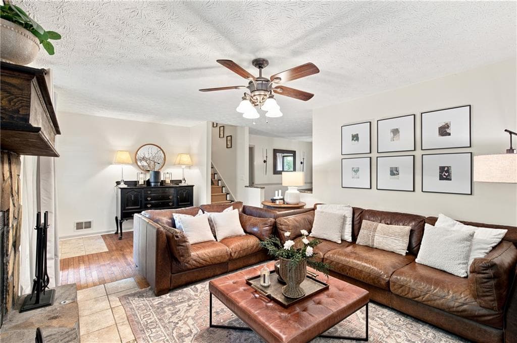 3 bedroom, 2 bathroom, 2,088 sq ft single family residence for sale at 1088 Oak Grove Circle, Lawrenceville, GA 30043 — photo 7