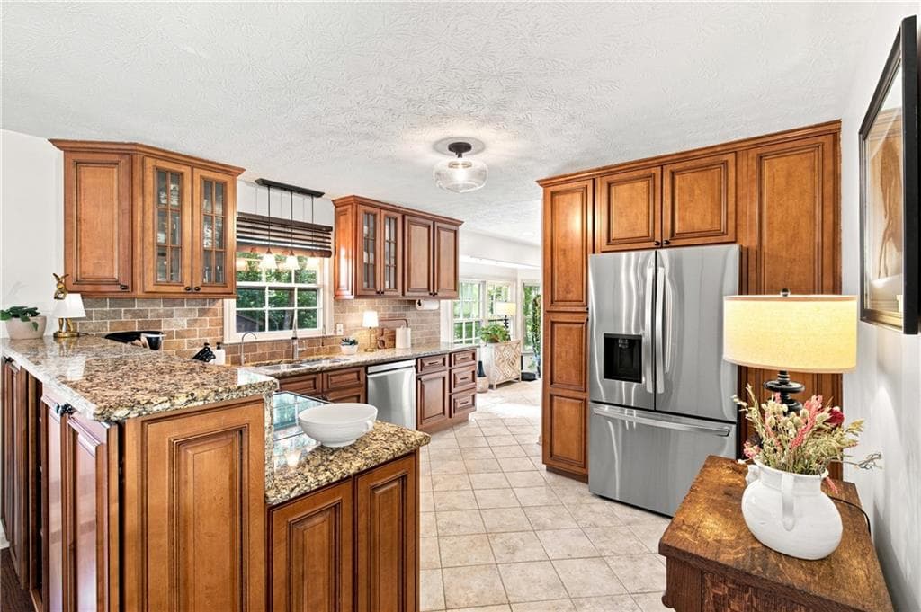 3 bedroom, 2 bathroom, 2,088 sq ft single family residence for sale at 1088 Oak Grove Circle, Lawrenceville, GA 30043 — photo 10