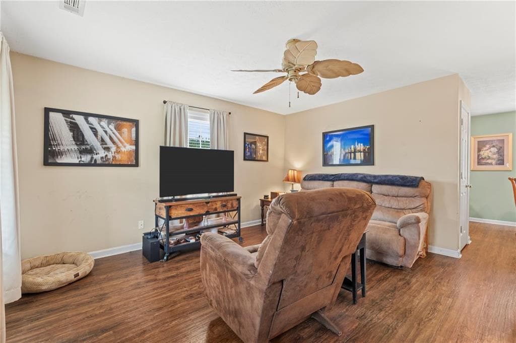 3 bedroom, 2 bathroom, 1,260 sq ft single family residence for sale at 56 Stonegate Drive, Cedartown, GA 30125 — photo 5