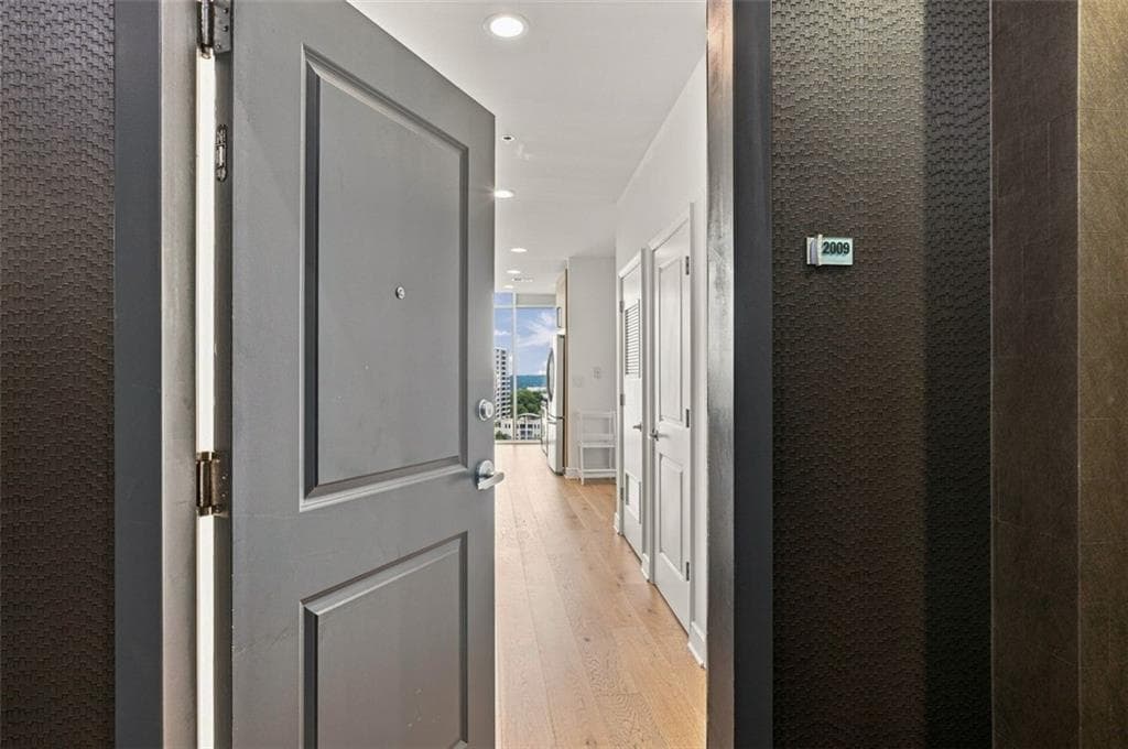 2 bedroom, 3 bathroom, 1,512 sq ft condominium for rent at 950 W Peachtree Street 2009, Atlanta, GA 30309 for $4,000 a month — photo 2