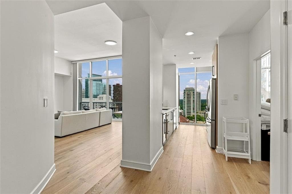 2 bedroom, 3 bathroom, 1,512 sq ft condominium for rent at 950 W Peachtree Street 2009, Atlanta, GA 30309 for $4,000 a month — photo 3