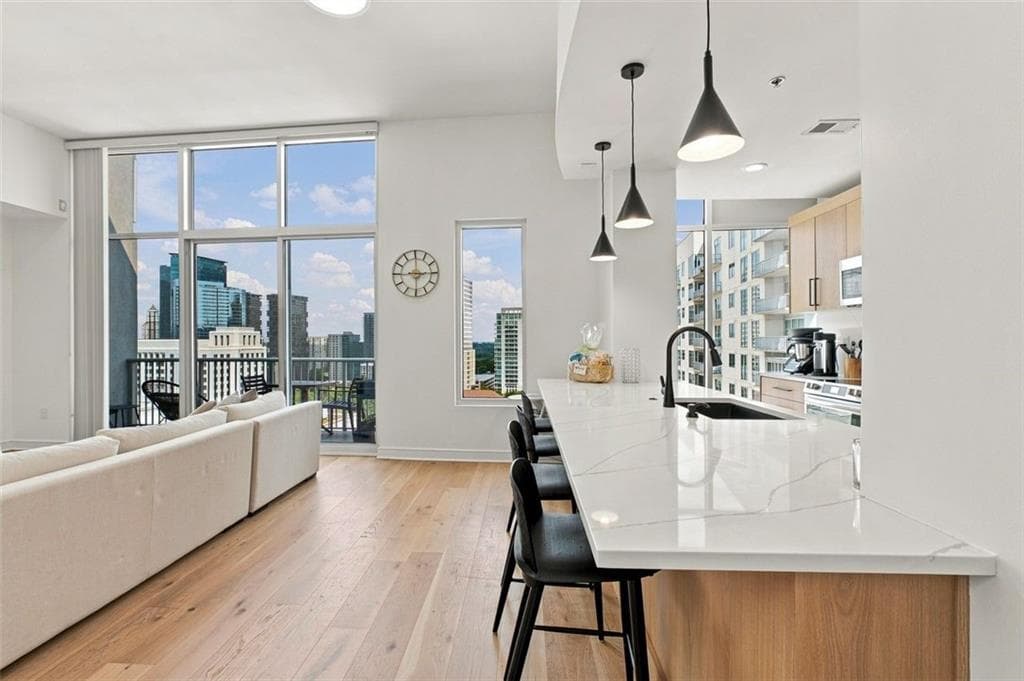 2 bedroom, 3 bathroom, 1,512 sq ft condominium for rent at 950 W Peachtree Street 2009, Atlanta, GA 30309 for $4,000 a month — photo 6
