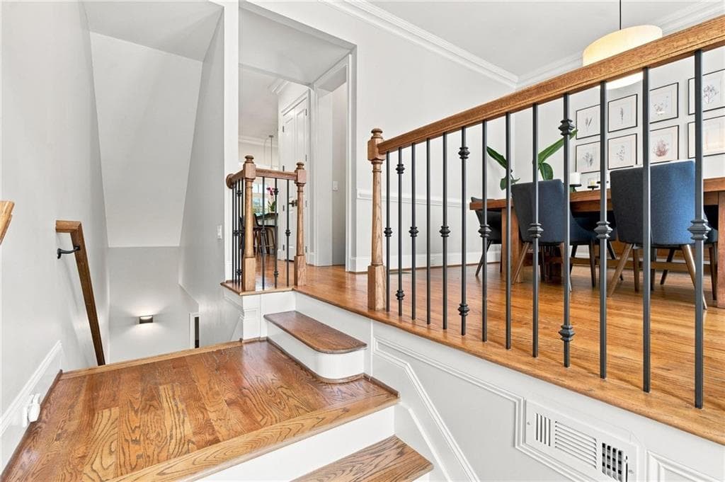 3 bedroom, 4 bathroom, 2,457 sq ft townhouse under contract at 9 Arbor Way Drive 9, Decatur, GA 30030 — photo 4