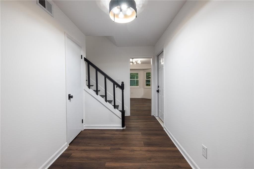4 bedroom, 3 bathroom, 1,690 sq ft single family residence for sale at 2904 Wood Hollow Lane, Jonesboro, GA 30236 — photo 5