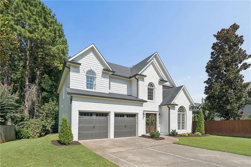 5 bedroom, 3 bathroom, 2,960 sq ft single family residence for sale at 5125 Hampton Bluff Court, Roswell, GA 30075 — photo 3