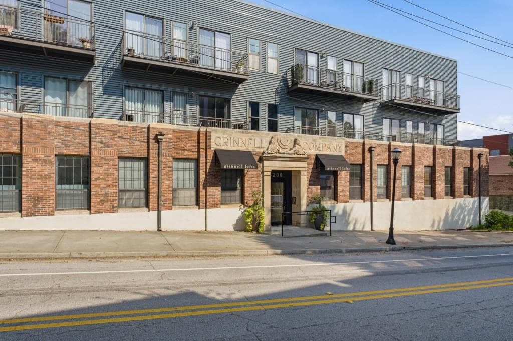 2 bedroom, 2 bathroom, 1,196 sq ft condominium for rent at 200 N Highland Avenue 207, Atlanta, GA 30307 for $4,000 a month — photo 3