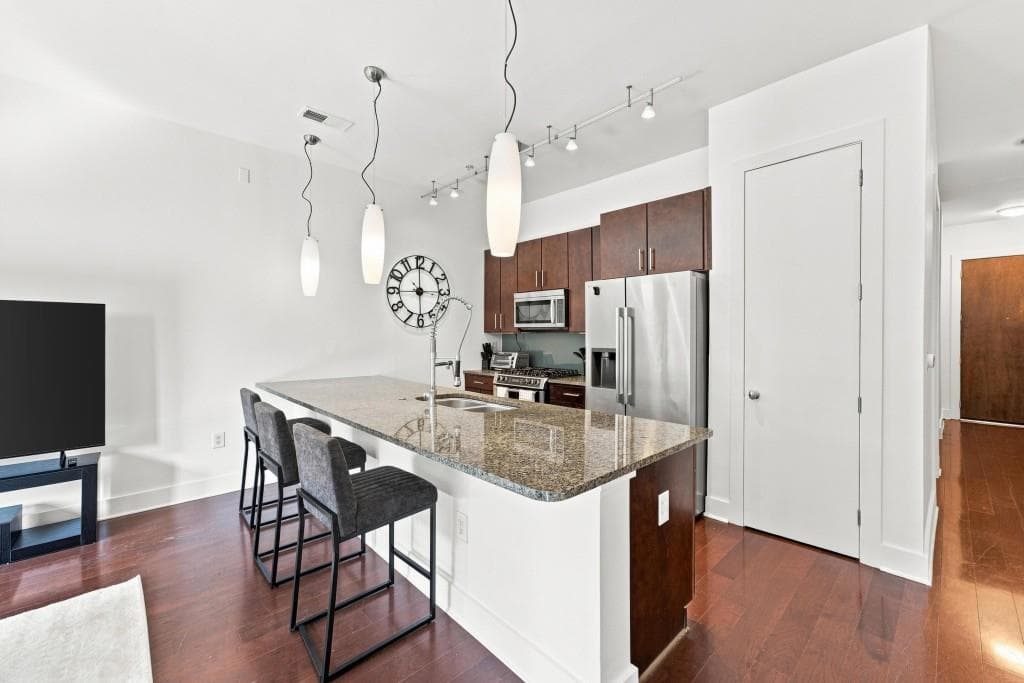 2 bedroom, 2 bathroom, 1,196 sq ft condominium for rent at 200 N Highland Avenue 207, Atlanta, GA 30307 for $4,000 a month — photo 7