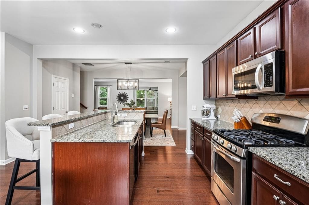 3 bedroom, 4 bathroom, 2,513 sq ft townhouse for sale at 4204 Laurel Creek Court 6, Smyrna, GA 30080 — photo 4