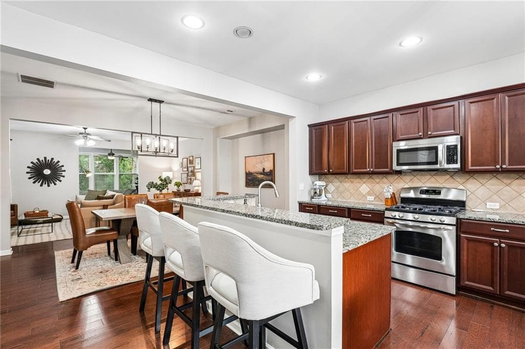 3 bedroom, 4 bathroom, 2,513 sq ft townhouse for sale at 4204 Laurel Creek Court 6, Smyrna, GA 30080 — photo 3