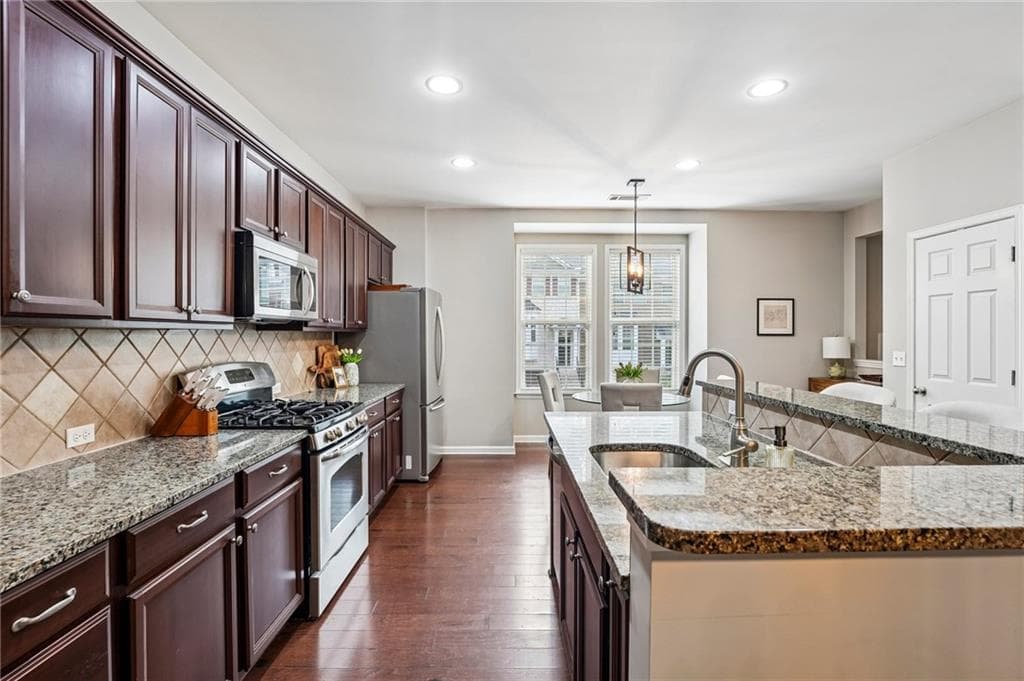 3 bedroom, 4 bathroom, 2,513 sq ft townhouse for sale at 4204 Laurel Creek Court 6, Smyrna, GA 30080 — photo 5