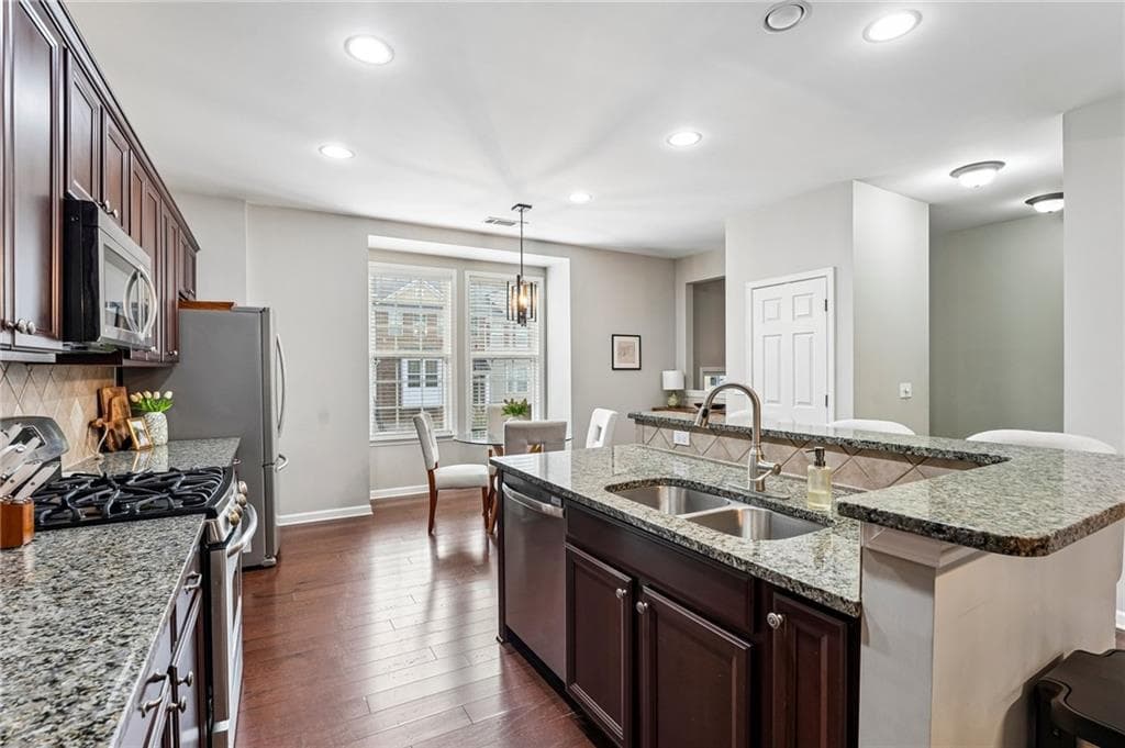 3 bedroom, 4 bathroom, 2,513 sq ft townhouse for sale at 4204 Laurel Creek Court 6, Smyrna, GA 30080 — photo 6