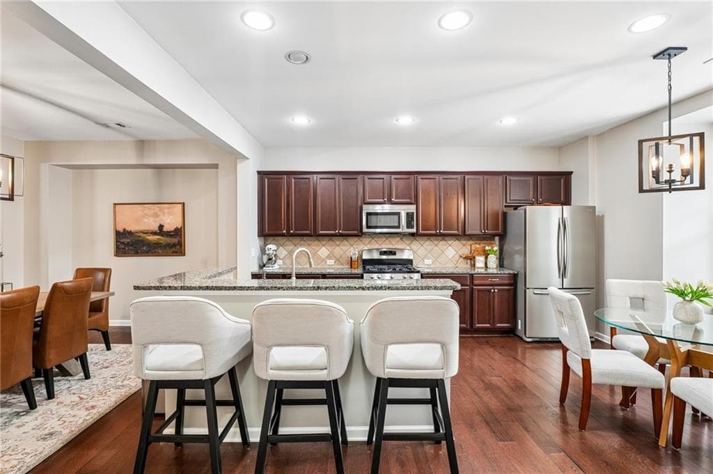 3 bedroom, 4 bathroom, 2,513 sq ft townhouse for sale at 4204 Laurel Creek Court 6, Smyrna, GA 30080 — photo 2