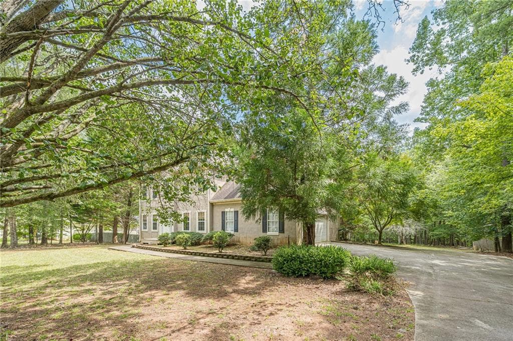 6 bedroom, 5 bathroom, 3,791 sq ft single family residence for sale at 46 Enclave Lane, Newnan, GA 30263 — photo 5