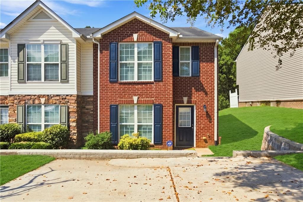 3 bedroom, 3 bathroom, 1,592 sq ft townhouse for sale at 8399 Carlington Lane, Jonesboro, GA 30236
