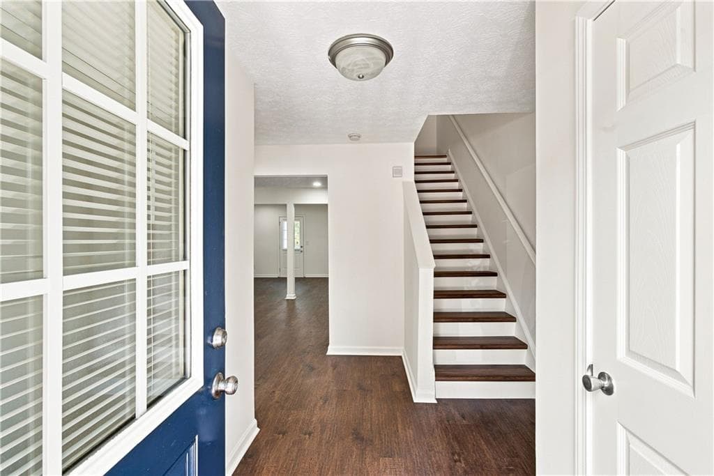3 bedroom, 3 bathroom, 1,592 sq ft townhouse for sale at 8399 Carlington Lane, Jonesboro, GA 30236 — photo 4