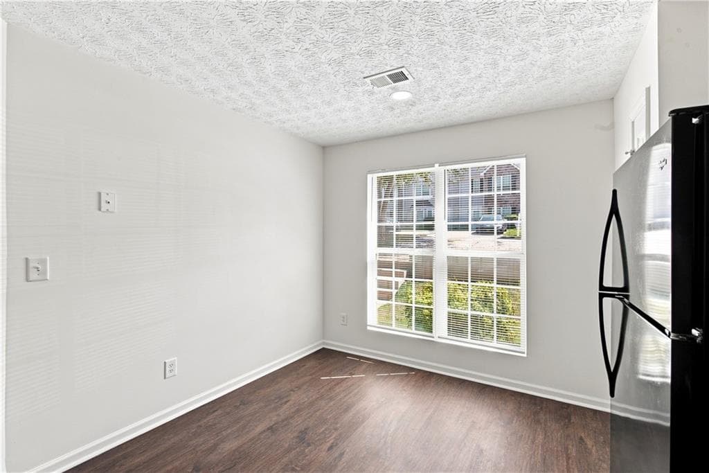 3 bedroom, 3 bathroom, 1,592 sq ft townhouse for sale at 8399 Carlington Lane, Jonesboro, GA 30236 — photo 8