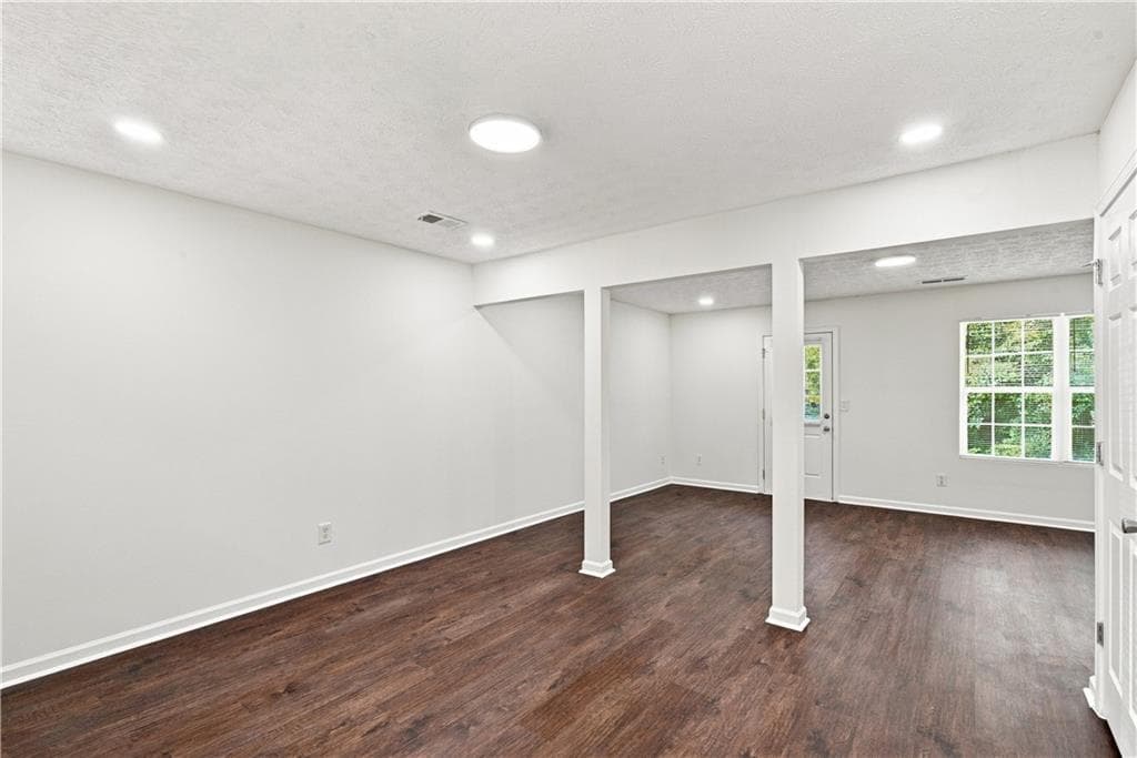3 bedroom, 3 bathroom, 1,592 sq ft townhouse for sale at 8399 Carlington Lane, Jonesboro, GA 30236 — photo 9